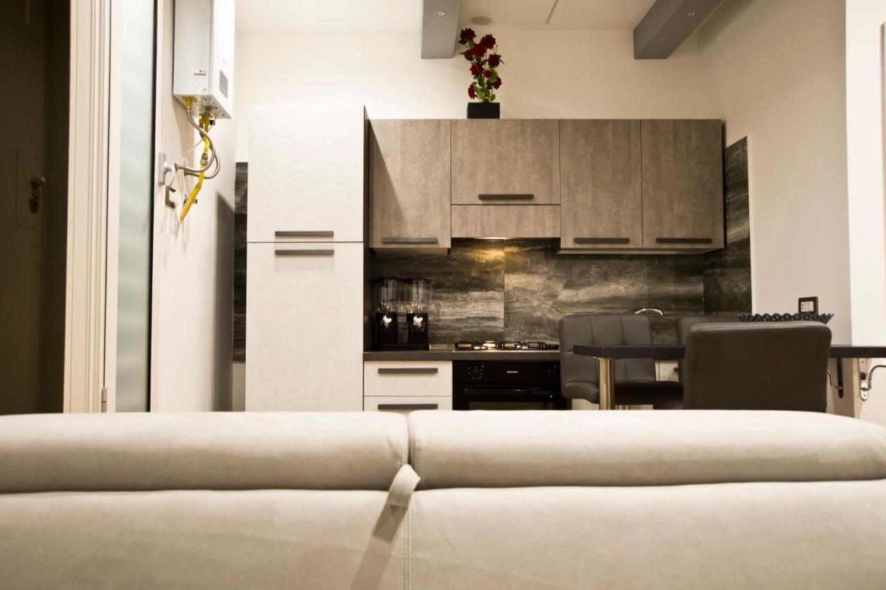 Suite Napoli Sotterranea Con Vasca Idromassaggio 外观 照片
