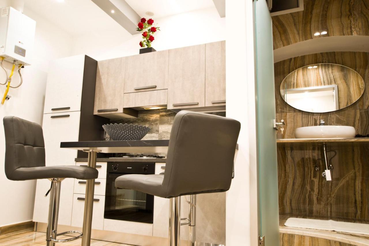 Suite Napoli Sotterranea Con Vasca Idromassaggio 外观 照片