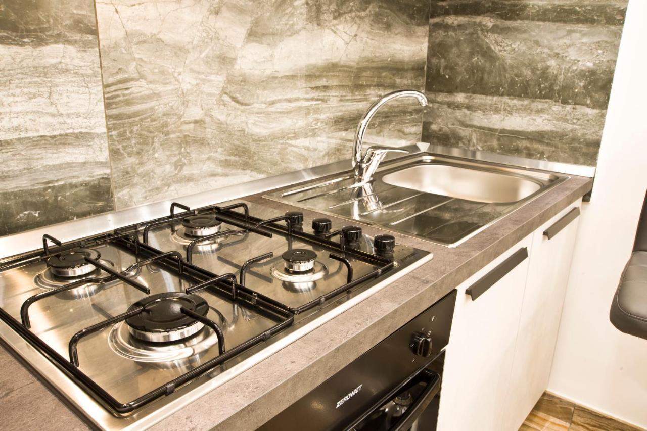 Suite Napoli Sotterranea Con Vasca Idromassaggio 外观 照片