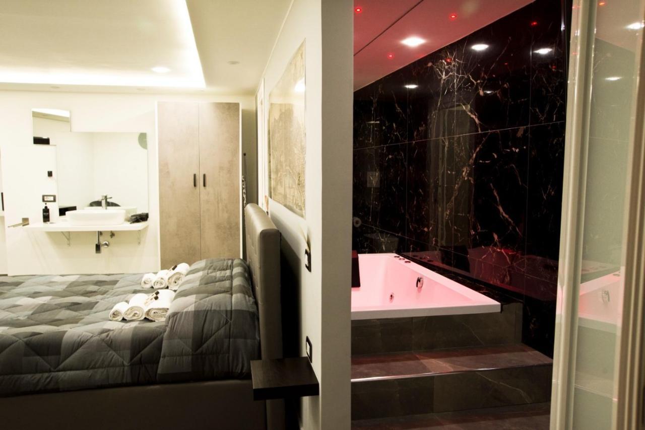 Suite Napoli Sotterranea Con Vasca Idromassaggio 外观 照片