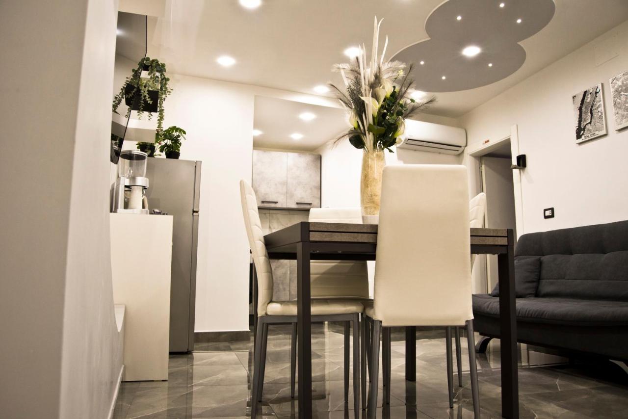 Suite Napoli Sotterranea Con Vasca Idromassaggio 外观 照片